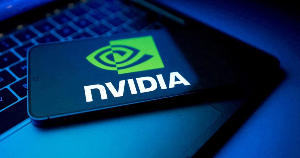 Logo de Nvidia iluminado en la pantalla de un teléfono sobre un laptop con luz azul, representando la inversión de Nvidia en VAST Data